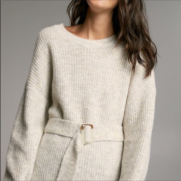 Aritzia Babaton - extremely soft Wool Sweater with Matching Belt - like new - Picture 4 of 12